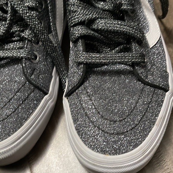 Vans - Picture 3 of 5